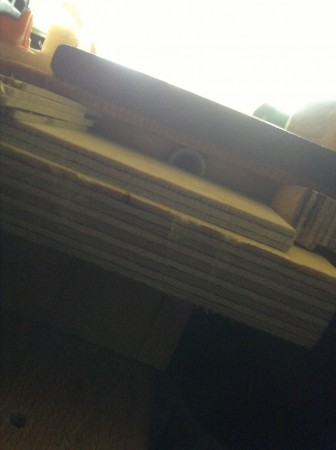 Vista interna del refuerzo interior, donde se aprecian las cuñas.